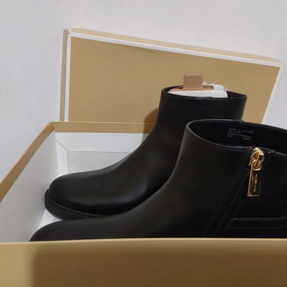 MICHAEL Michael Kors Black Leather Ankle Boots with Gold Zipper Pull - Picture 4 of 13